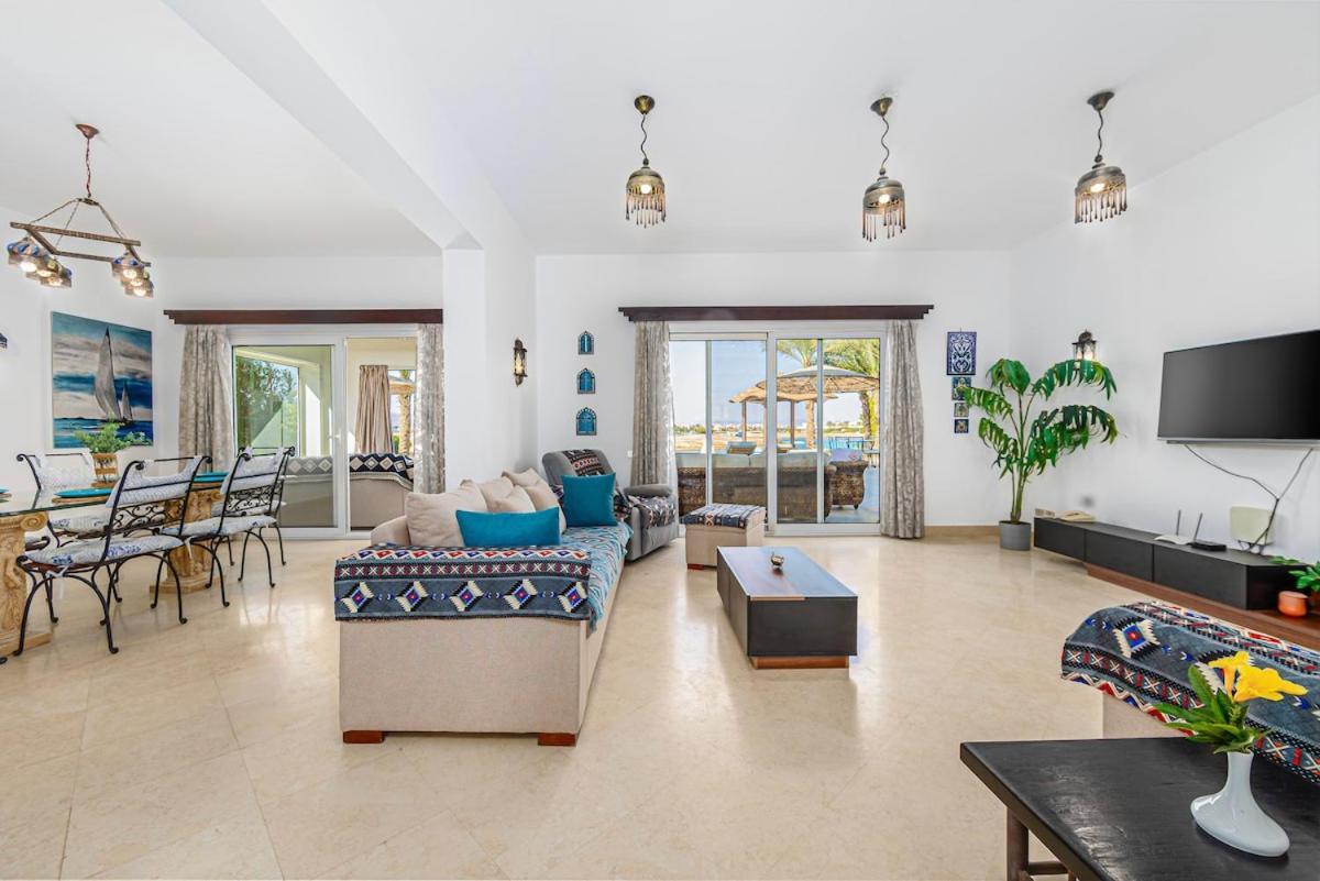 Stunning With Private Heatable Pool Villa *
