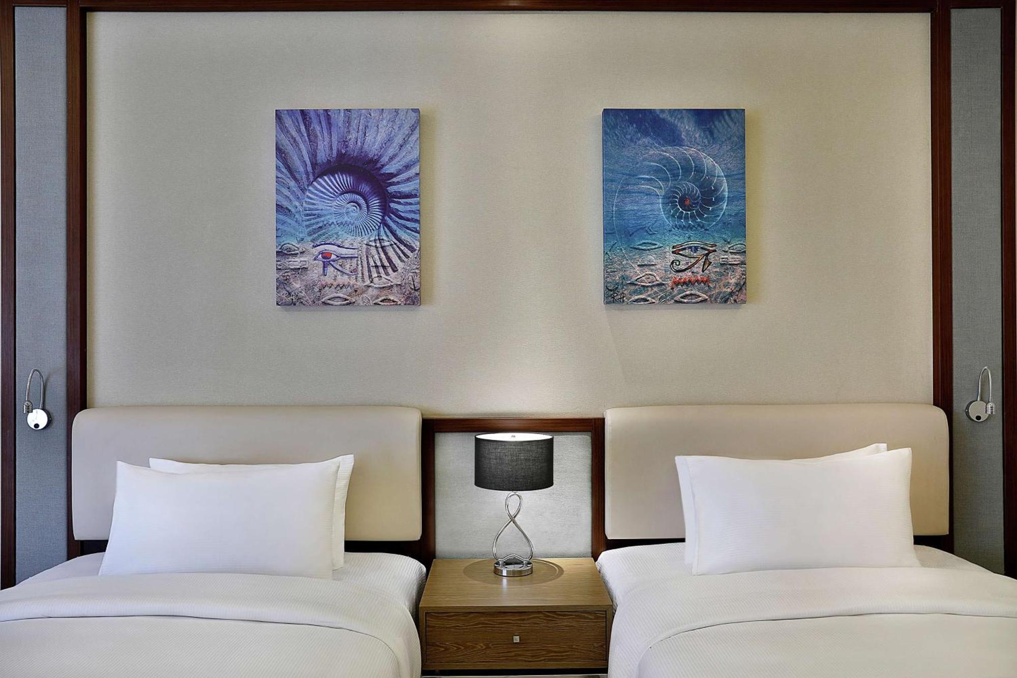 Hilton Plaza 5*