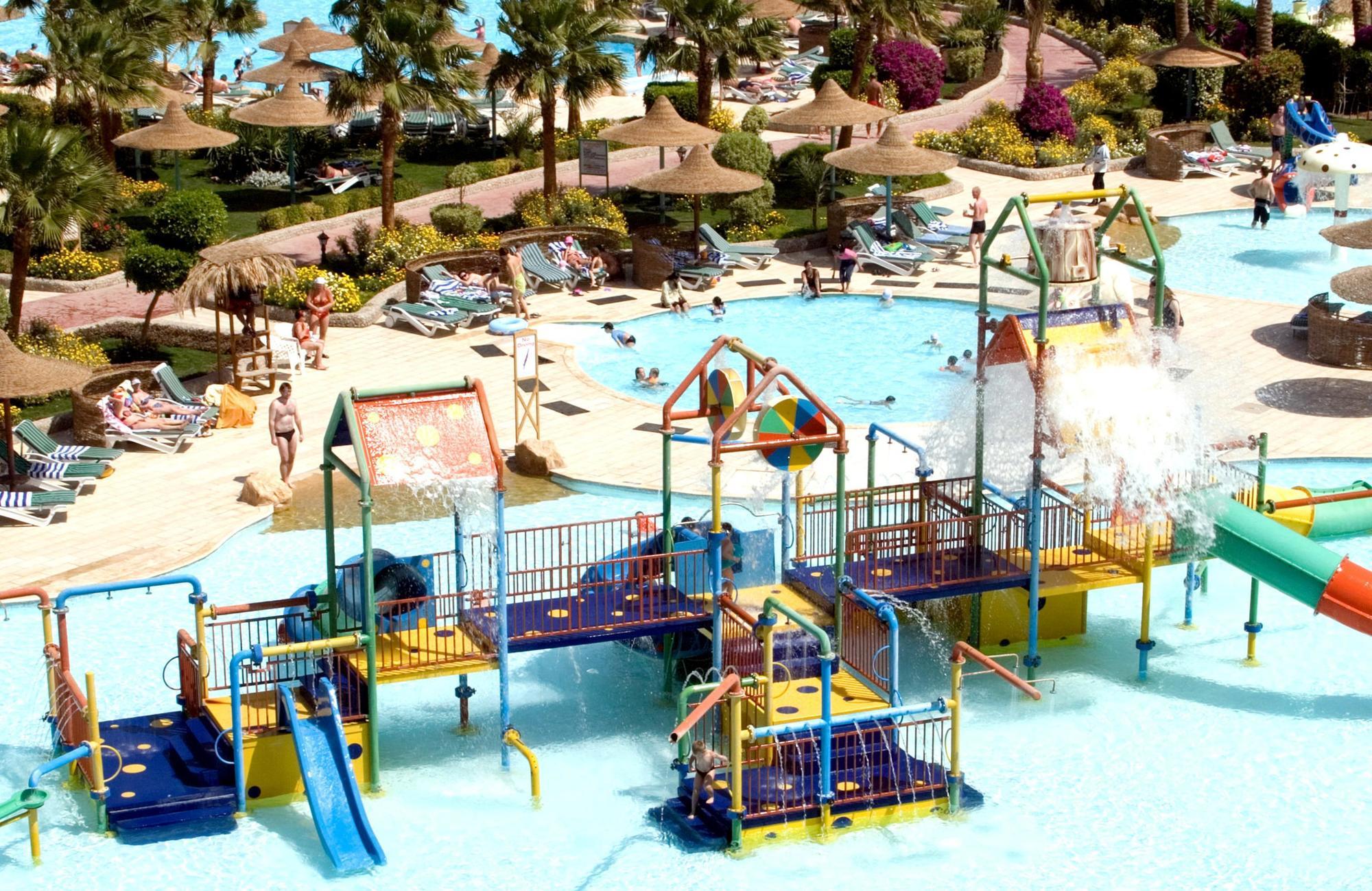 Titanic Aqua Park - Families And Couples Only Station touristique
