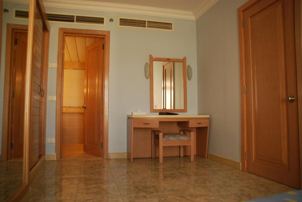 Royal Lagoons & Aqua Park Families And Couples Only Hurghada