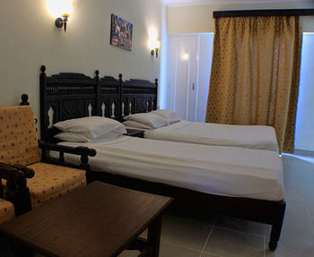 Hotel Al Mashrabiya Beach 3*