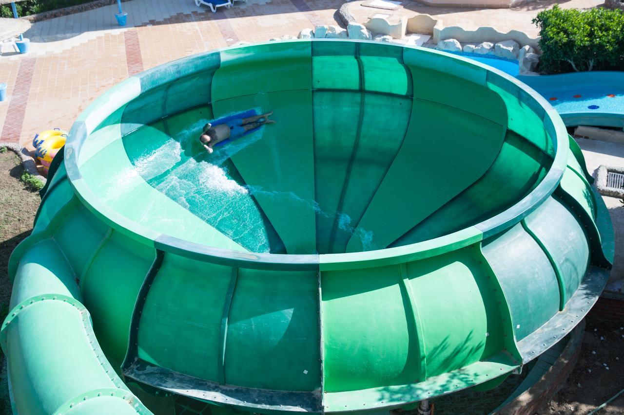 Titanic Aqua Park - Families And Couples Only Station touristique