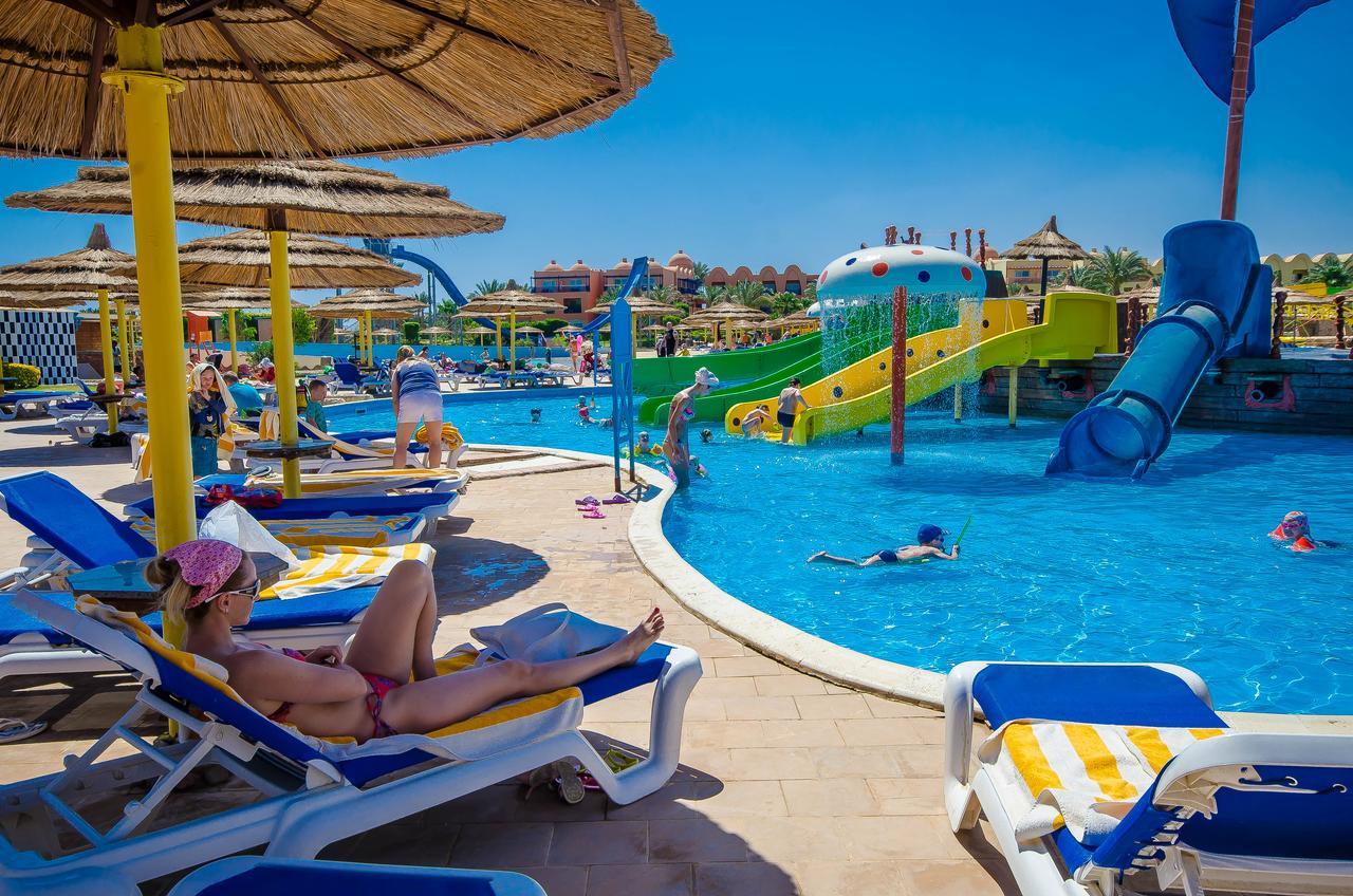 Resort Titanic - Families And Couples Only