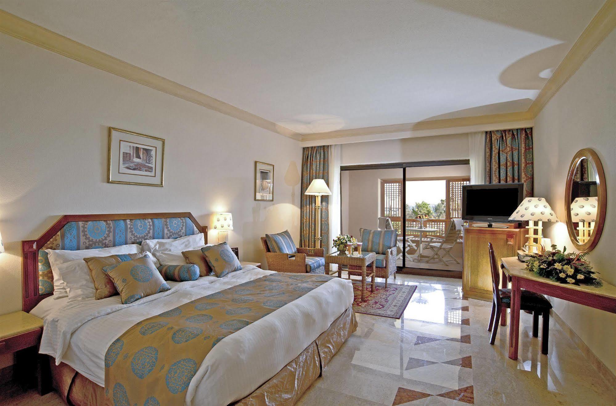 Continental Hotel 5*