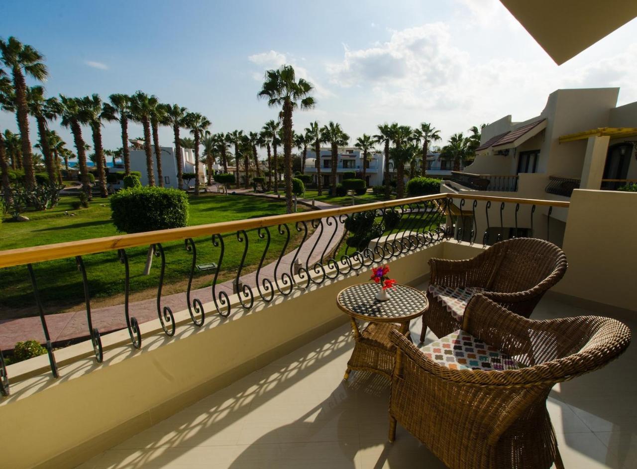 Lotus Bay Resort 4*