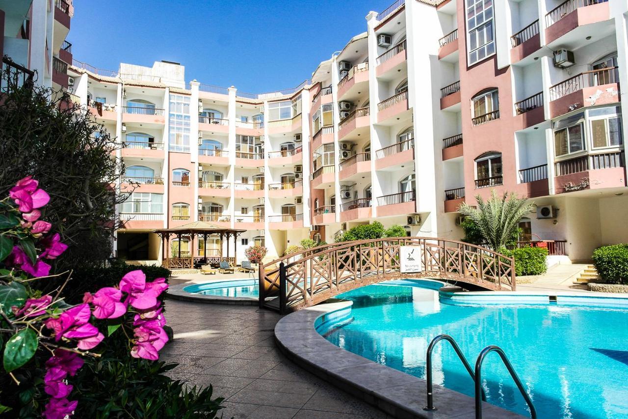 Desert Pearl Art Apartment