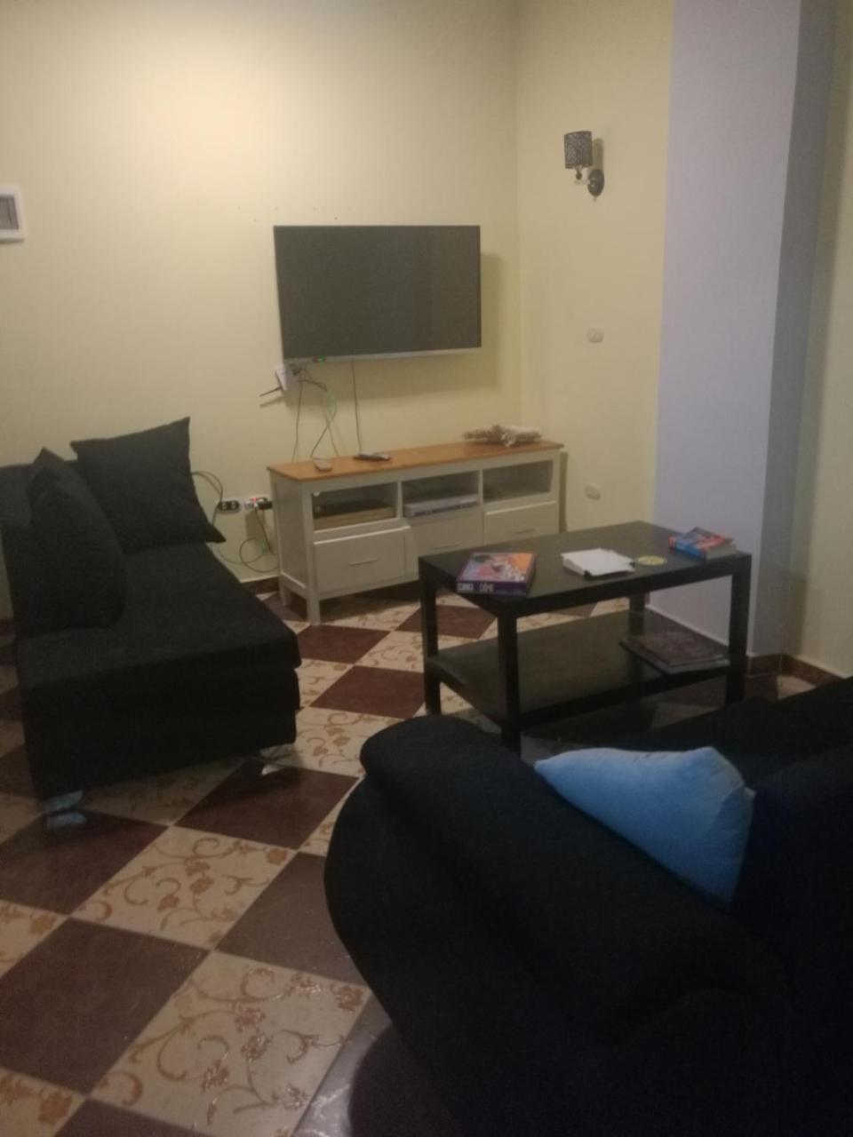 Queen Bed & Breakfast