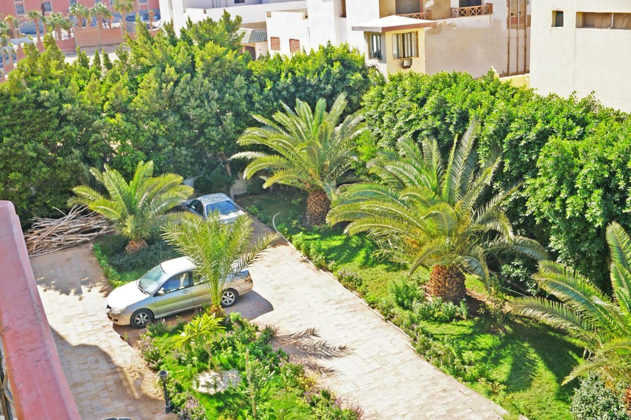 Villages Road Apartment *
